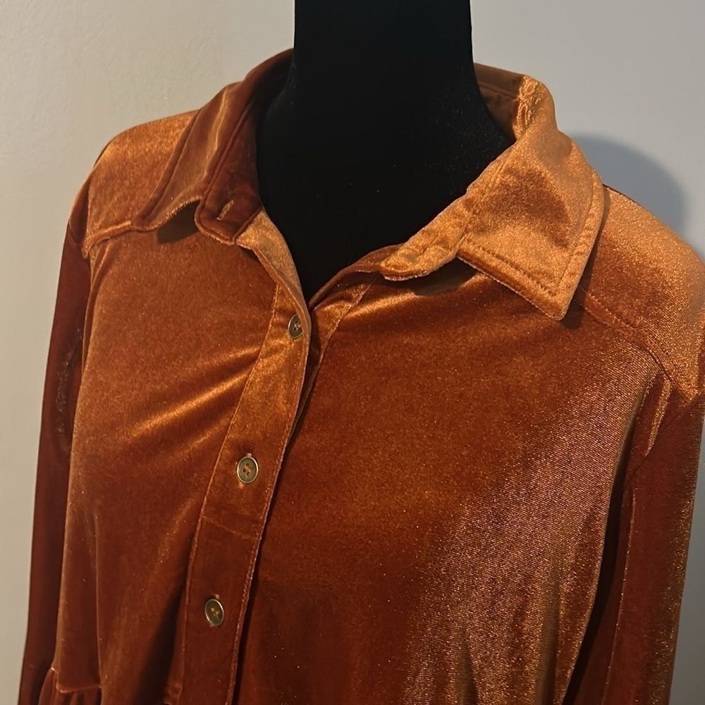 Umgee button down medium tunic  C - Picture 2 of 8